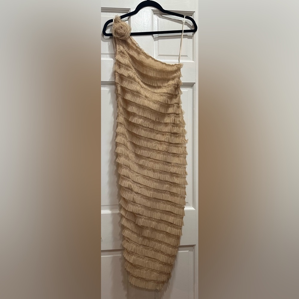 Kimchi Blue Sz XS Women's Cream Rita Ruffle One Shoulder Ruffle Midi Dress NWOT